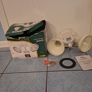 VTG Pacific 220 Degree Motion Activated Security Light Dusk To Dawn "Open Box"